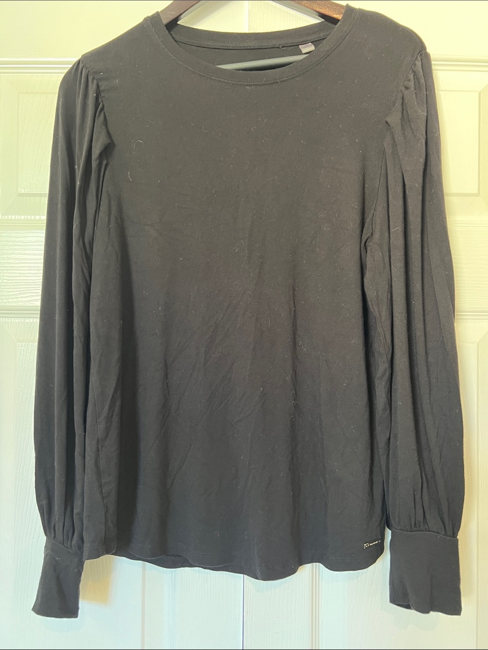 T Tahara black long sleeve stretch top. Balloon sleeve.  Slight tulip hem. M.